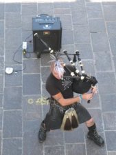 Ein Strassenmusikant